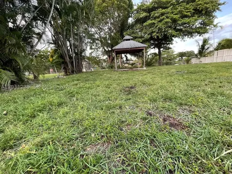 3921 SW 31st Drive West Park FL 33023