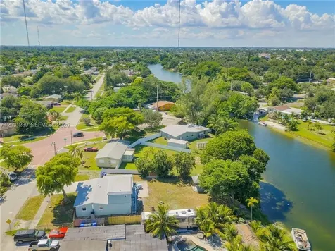 3921 SW 31st Drive West Park FL 33023