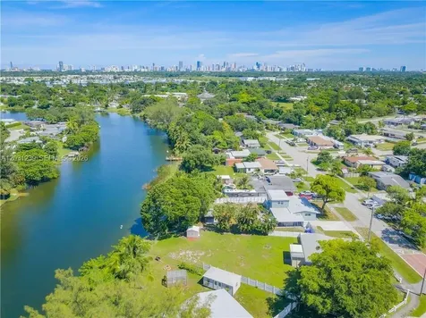 3921 SW 31st Drive West Park FL 33023