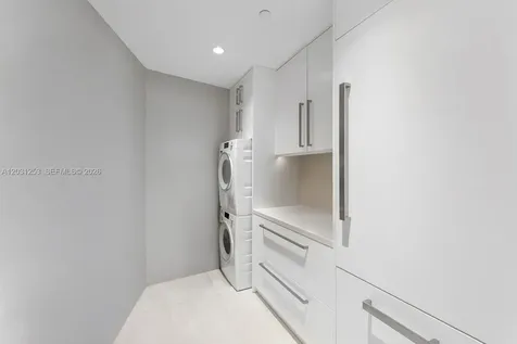 18555 Collins Avenue Sunny Isles Beach FL 33160