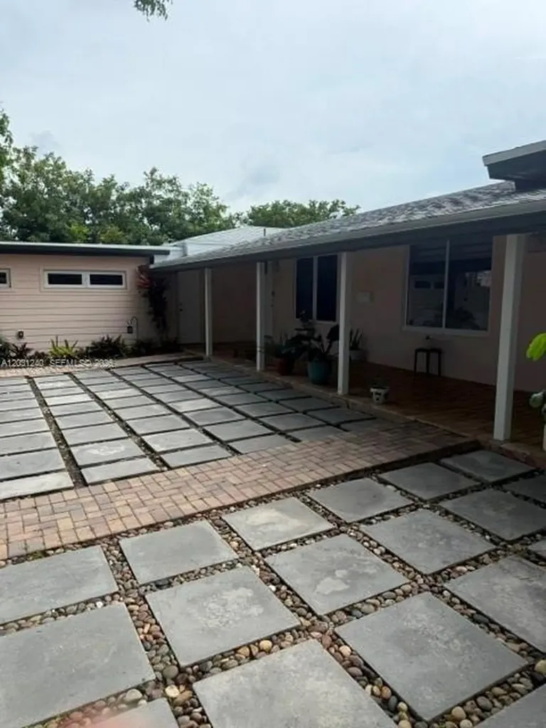 2016 NE 14th Court Fort Lauderdale FL 33304