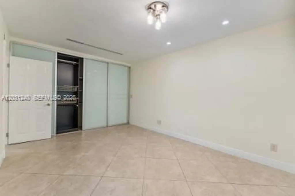 2016 NE 14th Court Fort Lauderdale FL 33304