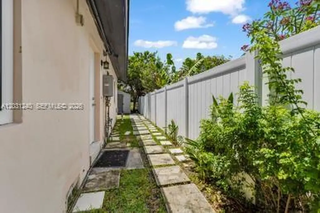 2016 NE 14th Court Fort Lauderdale FL 33304