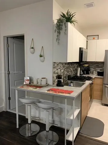 9975 NW 27th Terrace Doral FL 33172