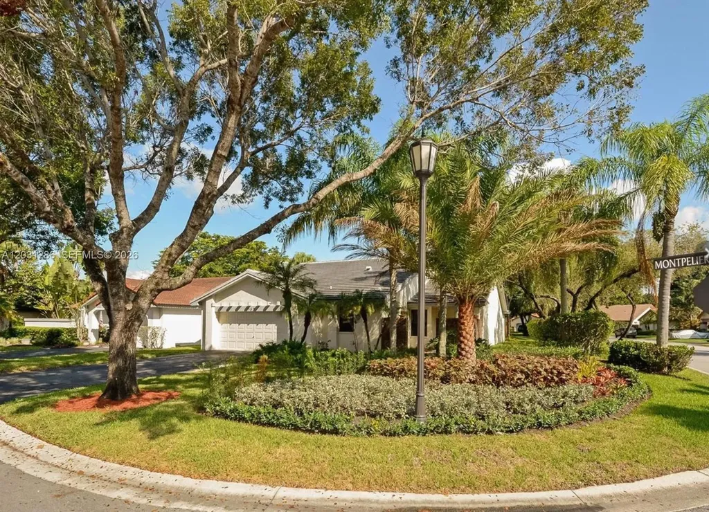 2182 Montpeliar Weston FL 33326
