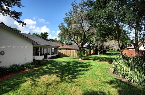 2182 Montpeliar Weston FL 33326