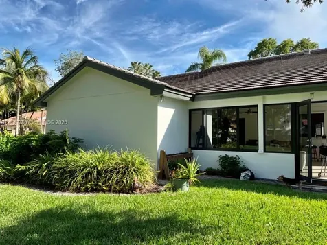 2182 Montpeliar Weston FL 33326