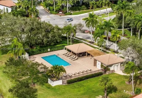 2182 Montpeliar Weston FL 33326