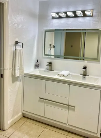 2182 Montpeliar Weston FL 33326