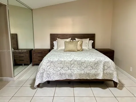 2182 Montpeliar Weston FL 33326