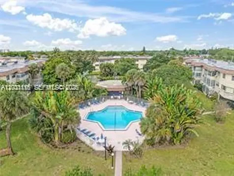 5021 W Oakland Park Boulevard Lauderdale Lakes FL 33313