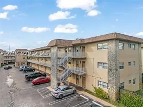 5021 W Oakland Park Boulevard Lauderdale Lakes FL 33313
