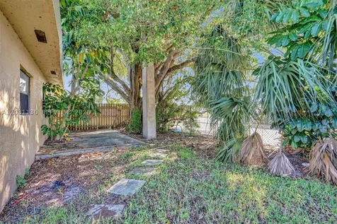 4041 NW 30th Terrace Lauderdale Lakes FL 33309