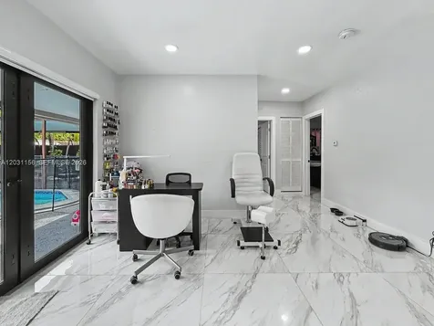 4265 W 8th Avenue Hialeah FL 33012