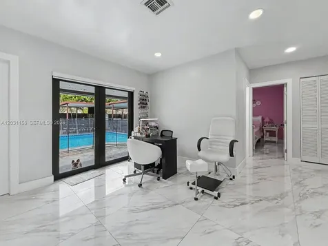 4265 W 8th Avenue Hialeah FL 33012