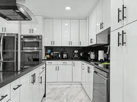 4265 W 8th Avenue Hialeah FL 33012