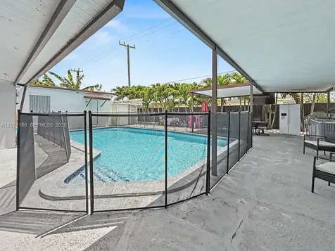 4265 W 8th Avenue Hialeah FL 33012
