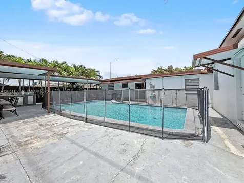 4265 W 8th Avenue Hialeah FL 33012