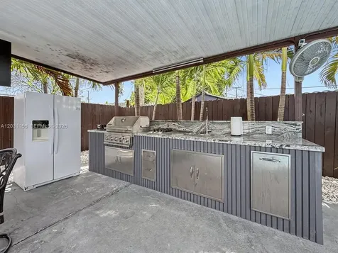 4265 W 8th Avenue Hialeah FL 33012