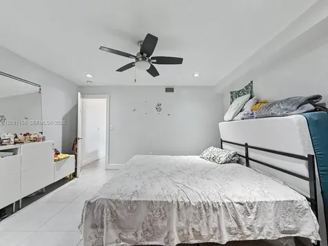 4265 W 8th Avenue Hialeah FL 33012
