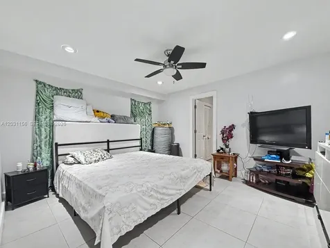 4265 W 8th Avenue Hialeah FL 33012