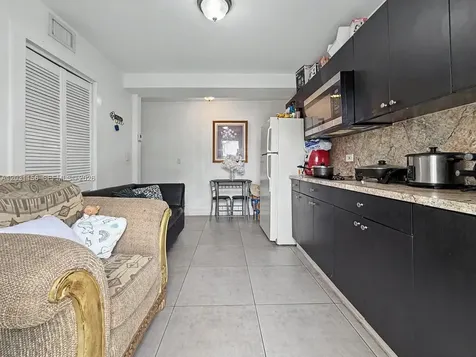 4265 W 8th Avenue Hialeah FL 33012