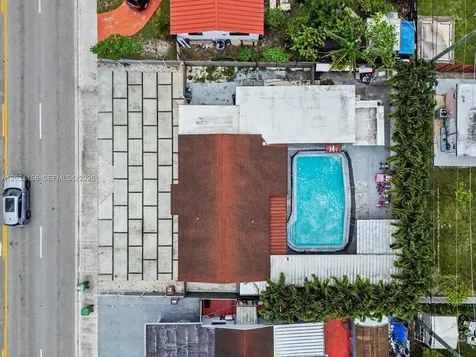 4265 W 8th Avenue Hialeah FL 33012