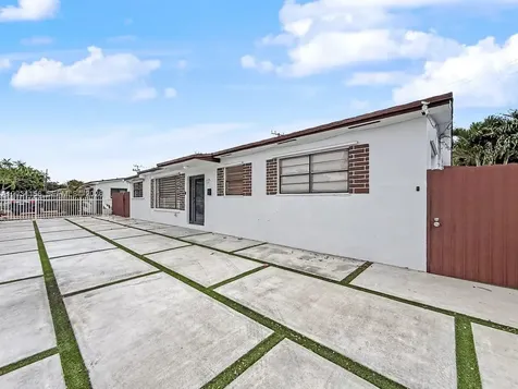 4265 W 8th Avenue Hialeah FL 33012