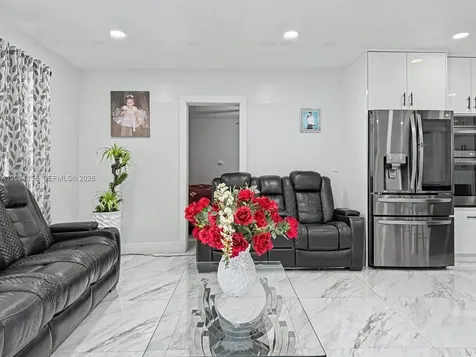 4265 W 8th Avenue Hialeah FL 33012