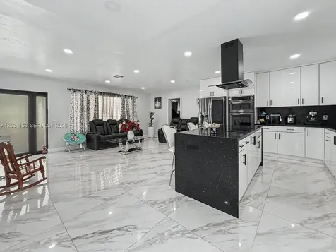 4265 W 8th Avenue Hialeah FL 33012