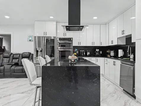 4265 W 8th Avenue Hialeah FL 33012