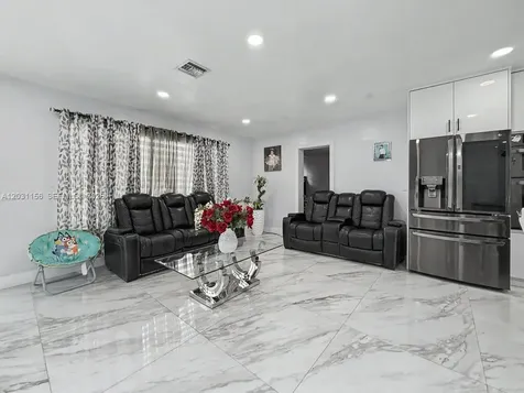 4265 W 8th Avenue Hialeah FL 33012