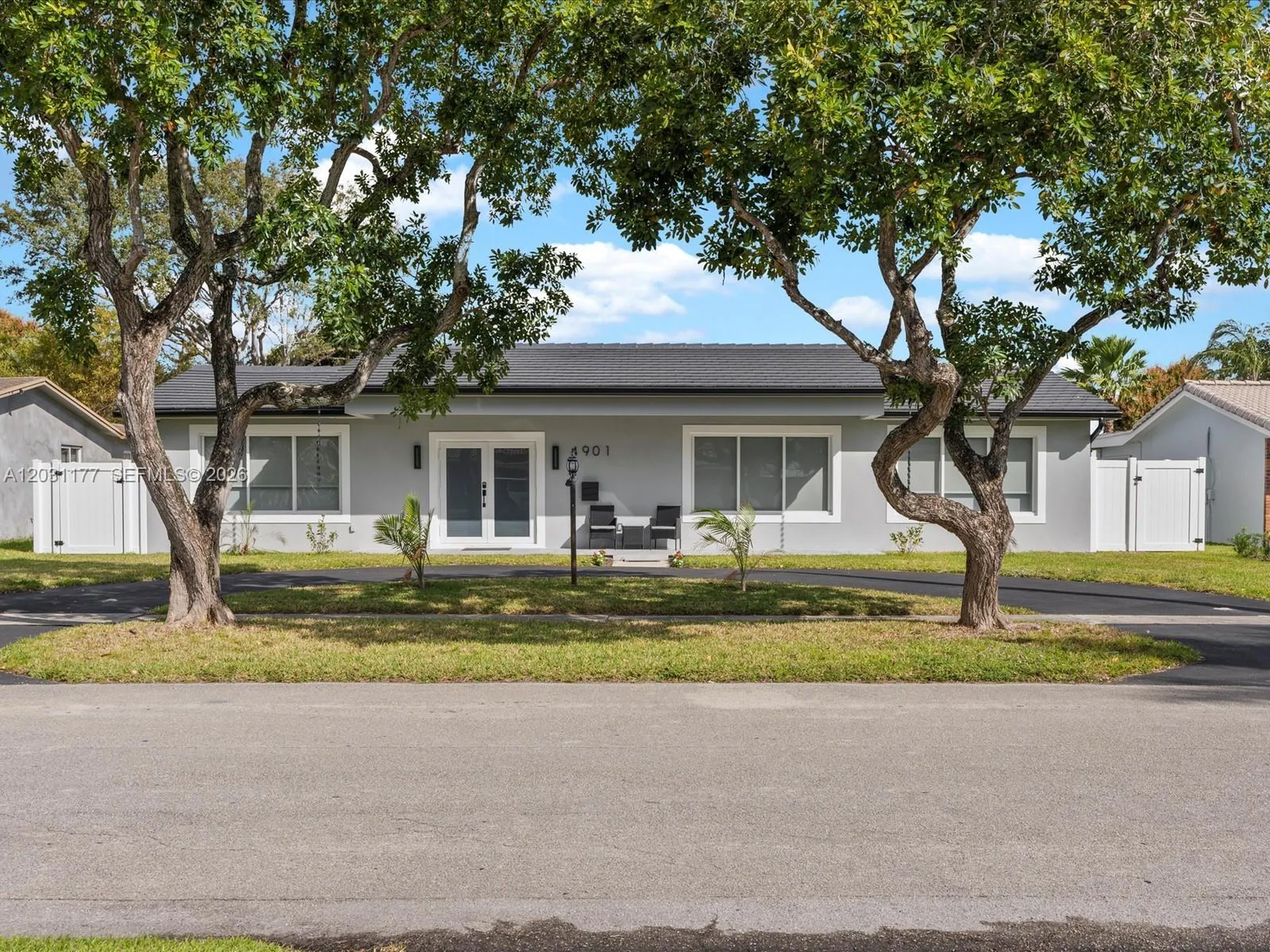 4901 Grant Street Hollywood FL 33021