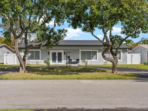 4901 Grant Street Hollywood FL 33021