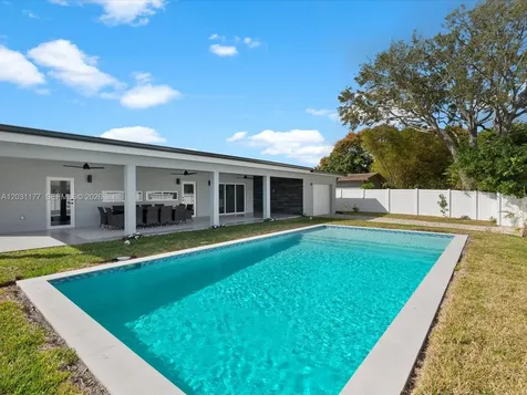 4901 Grant Street Hollywood FL 33021