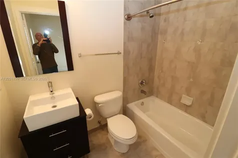609 NE 28th Street Wilton Manors FL 33334