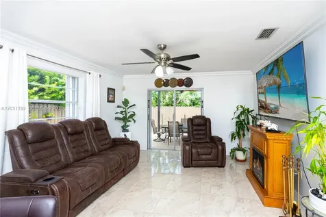 1084 SW 142nd Place Miami FL 33184
