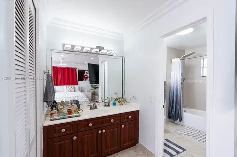 1084 SW 142nd Place Miami FL 33184