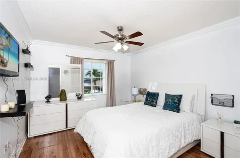 1084 SW 142nd Place Miami FL 33184