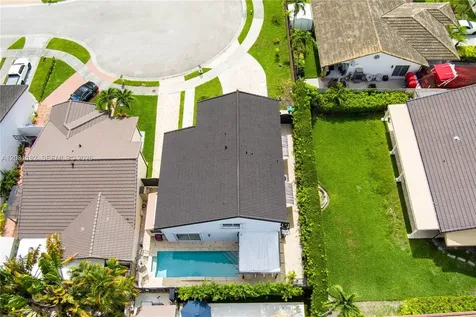 1084 SW 142nd Place Miami FL 33184