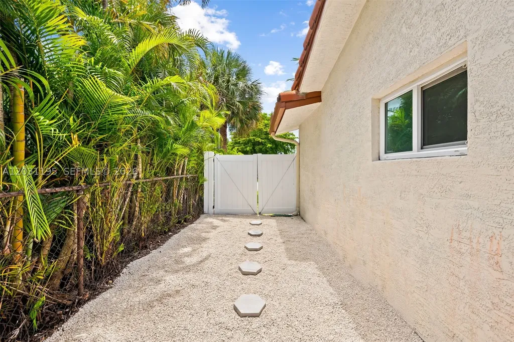 370 SE 12th Avenue Pompano Beach FL 33060