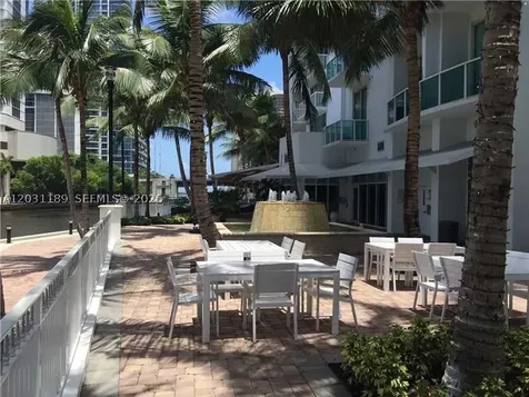 31 SE 5th Street Miami FL 33131