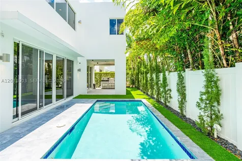 10267 NW 75th Terrace Doral FL 33178