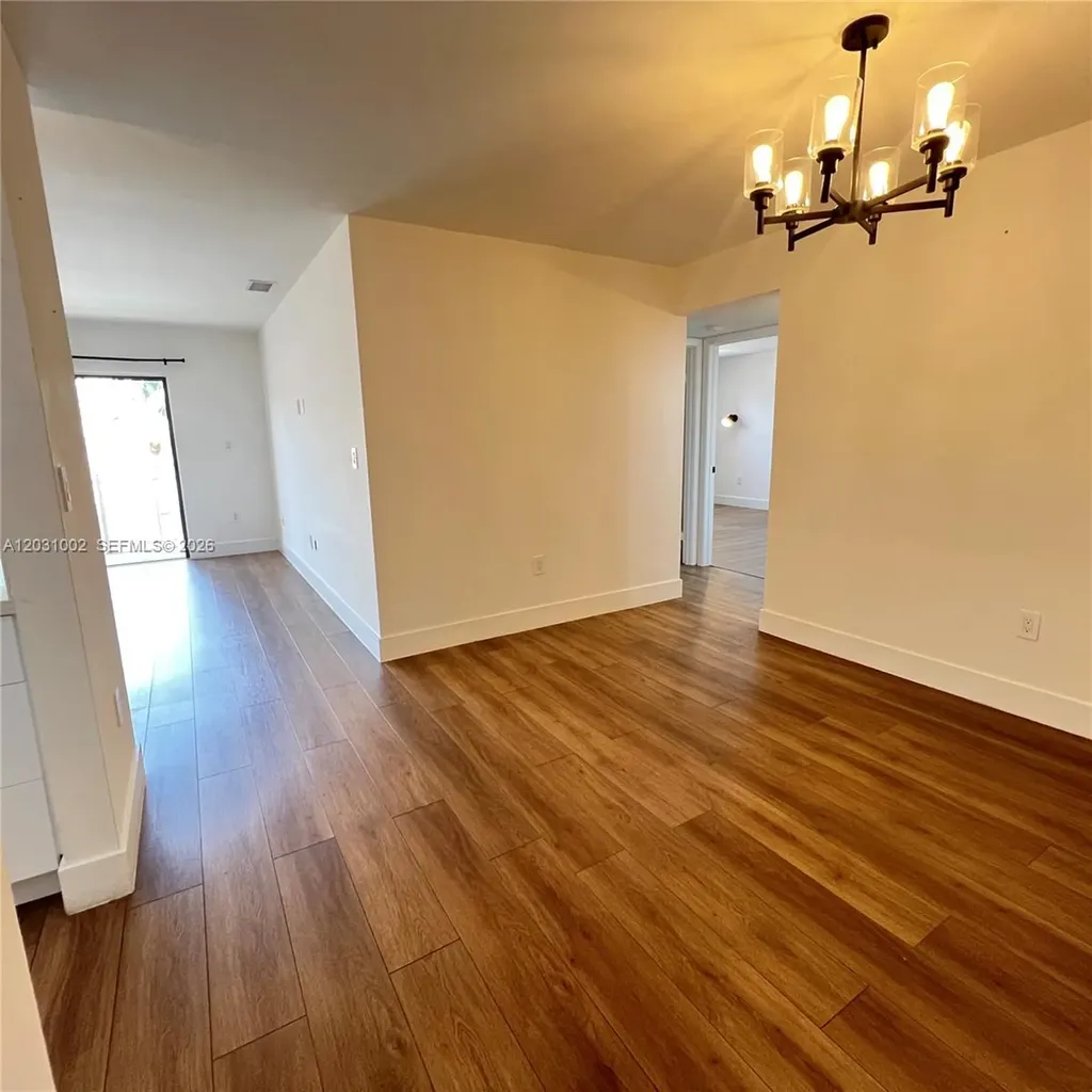 8425 NW 8th Street Miami FL 33126