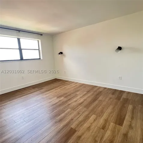 8425 NW 8th Street Miami FL 33126