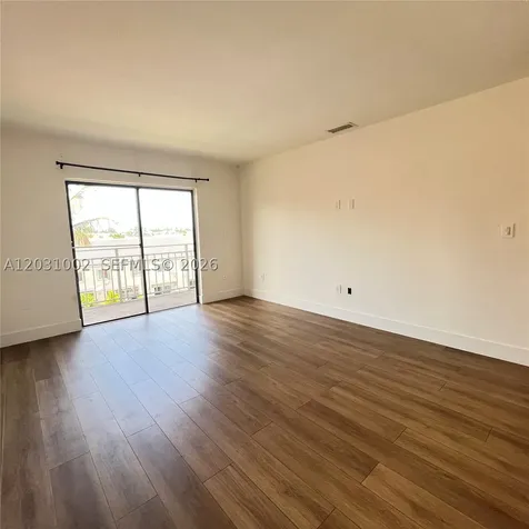 8425 NW 8th Street Miami FL 33126