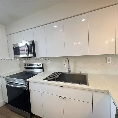 8425 NW 8th Street Miami FL 33126