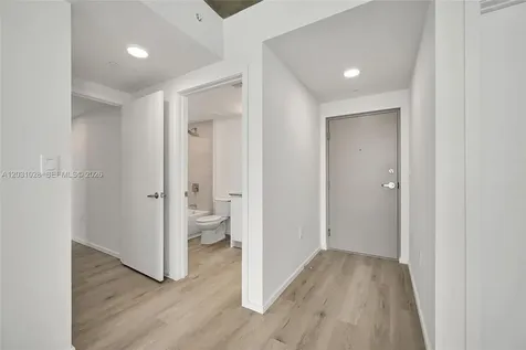 475 NE 125th North Miami FL 33161