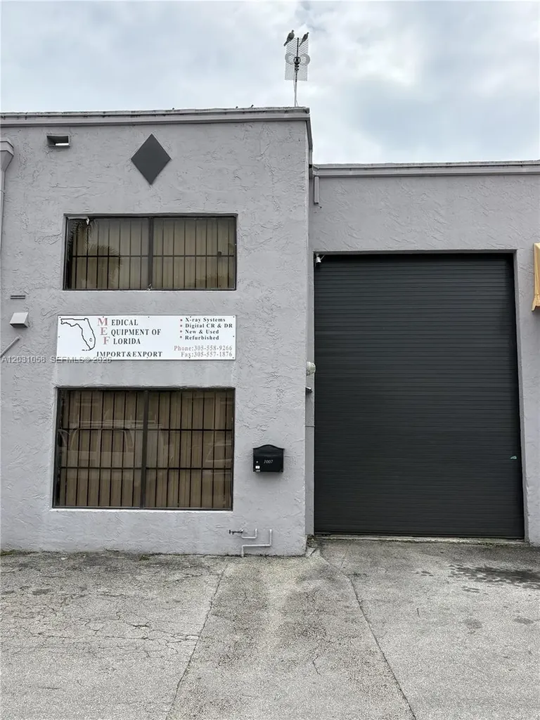 1750 W 39th Place Hialeah FL 33012