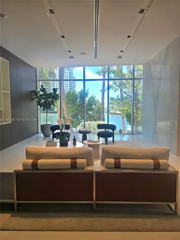 300 Biscayne Blvd Way Miami FL 33131